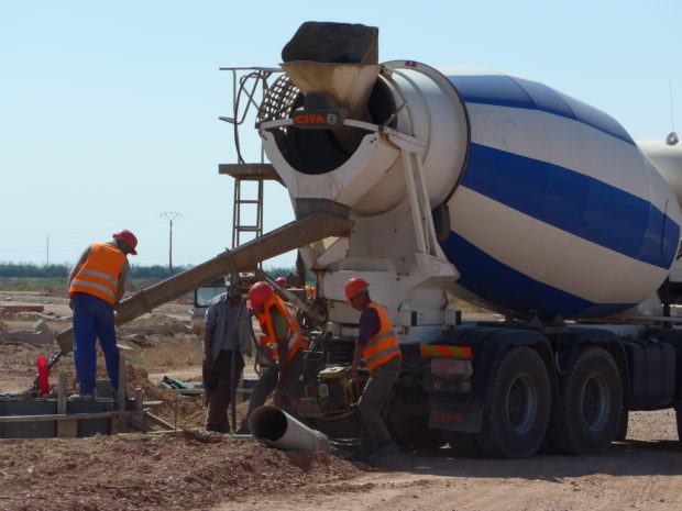 Working on the economic upswing: Construction workers in Morocco. (c) Christian Hiller von Gaertringen